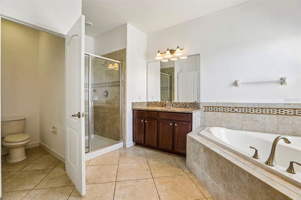 Image 19 of property listing at 19417 PADDOCK VIEW DRIVE, Tampa, FL 33647