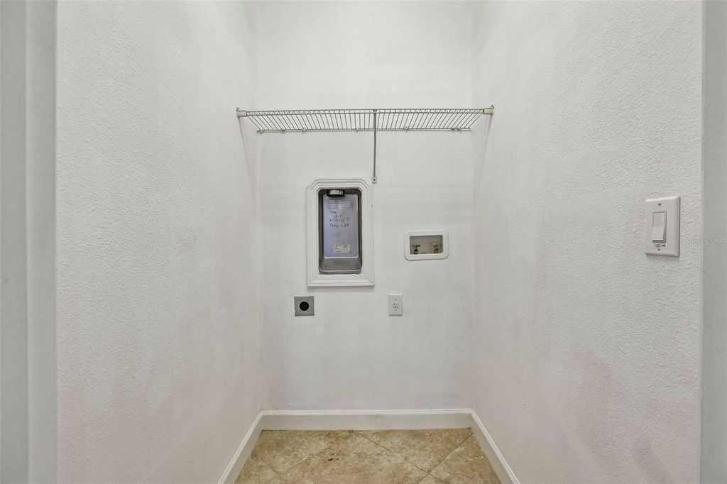 Image 21 of property listing at 19417 PADDOCK VIEW DRIVE, Tampa, FL 33647
