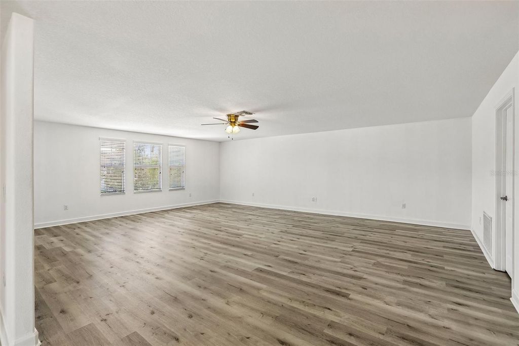 Image 22 of property listing at 19417 PADDOCK VIEW DRIVE, Tampa, FL 33647