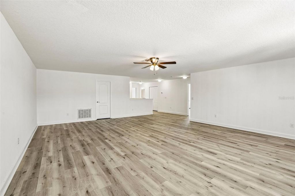 Image 23 of property listing at 19417 PADDOCK VIEW DRIVE, Tampa, FL 33647