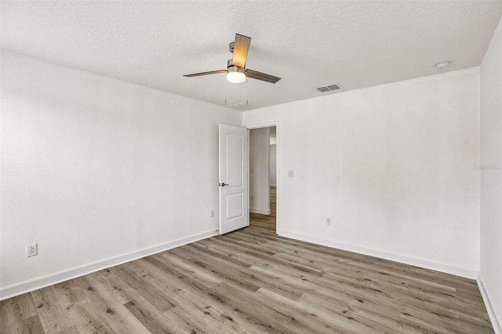Image 30 of property listing at 19417 PADDOCK VIEW DRIVE, Tampa, FL 33647