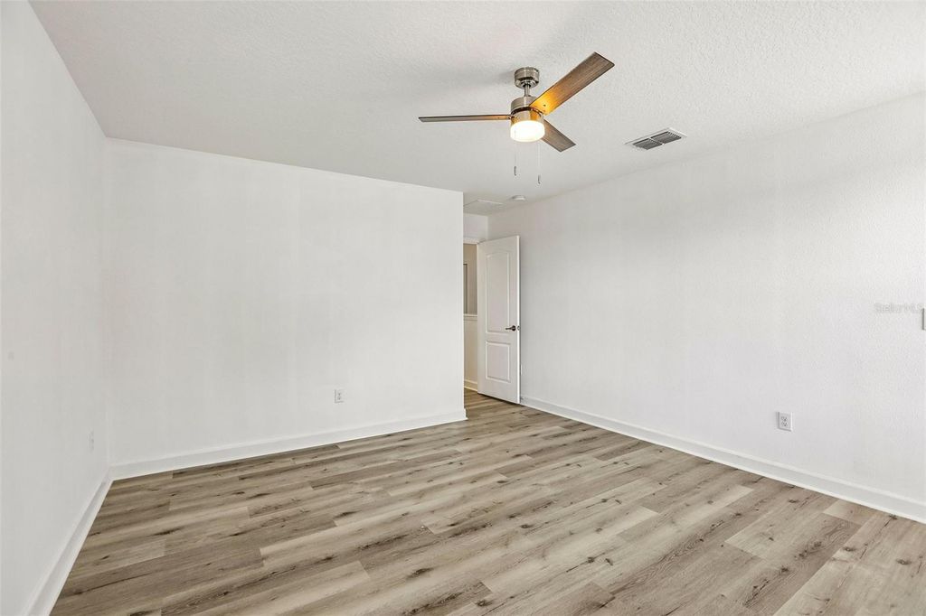 Image 34 of property listing at 19417 PADDOCK VIEW DRIVE, Tampa, FL 33647