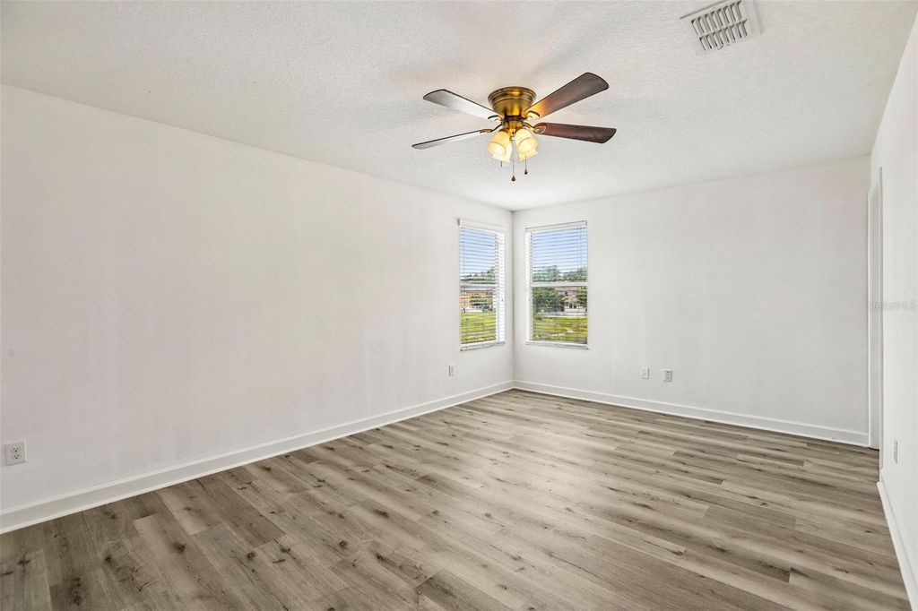 Image 36 of property listing at 19417 PADDOCK VIEW DRIVE, Tampa, FL 33647