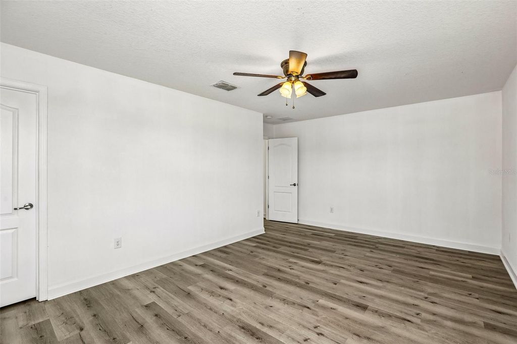 Image 37 of property listing at 19417 PADDOCK VIEW DRIVE, Tampa, FL 33647