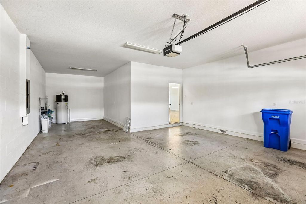 Image 38 of property listing at 19417 PADDOCK VIEW DRIVE, Tampa, FL 33647