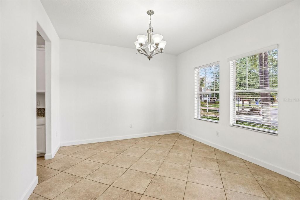 Image 5 of property listing at 19417 PADDOCK VIEW DRIVE, Tampa, FL 33647