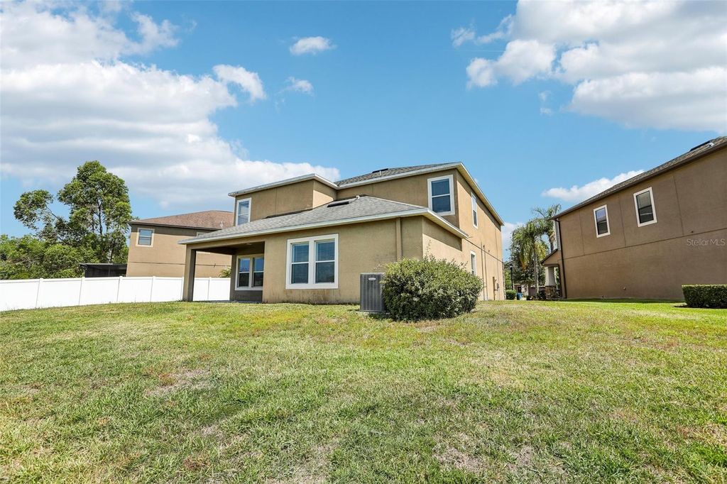 Image 42 of property listing at 19417 PADDOCK VIEW DRIVE, Tampa, FL 33647