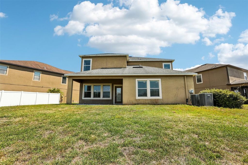 Image 43 of property listing at 19417 PADDOCK VIEW DRIVE, Tampa, FL 33647