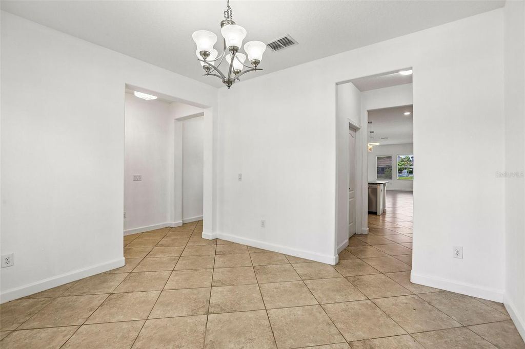 Image 6 of property listing at 19417 PADDOCK VIEW DRIVE, Tampa, FL 33647