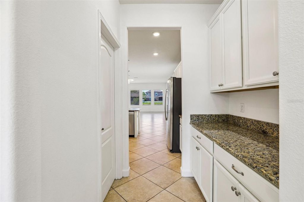 Image 7 of property listing at 19417 PADDOCK VIEW DRIVE, Tampa, FL 33647