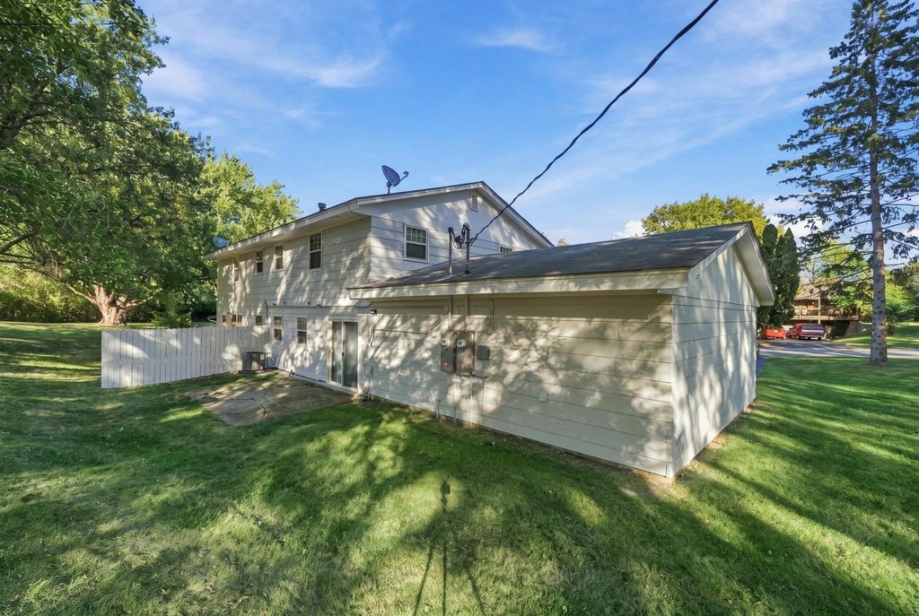 6980 Alpine Trail, Eden Prairie, MN 55346 — photo 4