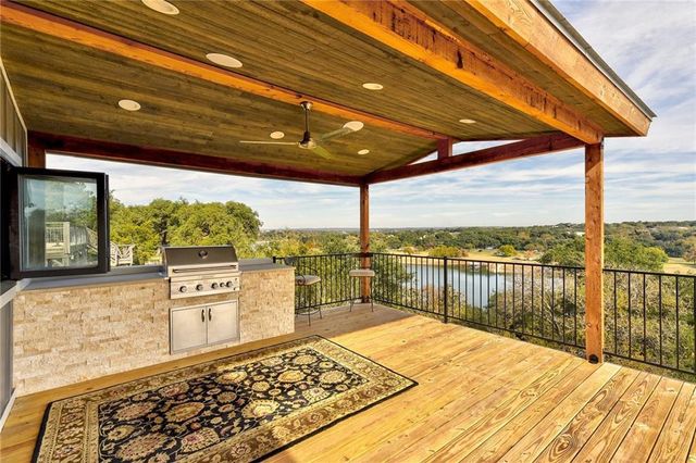713 Nomad DR, Spicewood, TX 78669