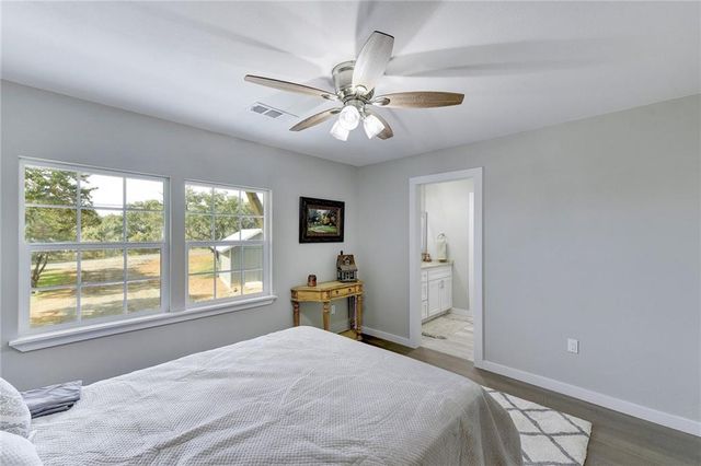 713 Nomad DR, Spicewood, TX 78669