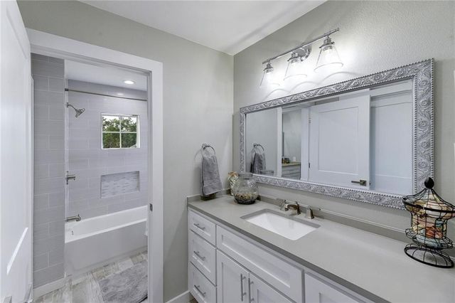 713 Nomad DR, Spicewood, TX 78669