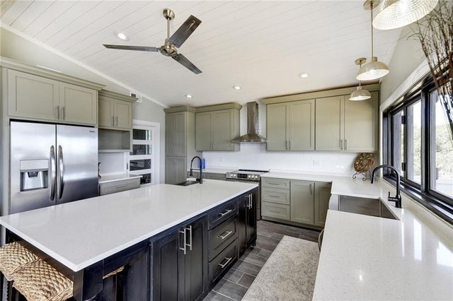 713 Nomad DR, Spicewood, TX 78669