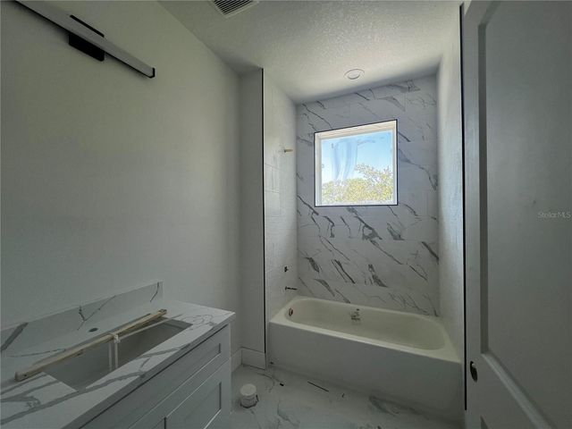 1514 E JUNEAU STREET, Tampa, FL 33604