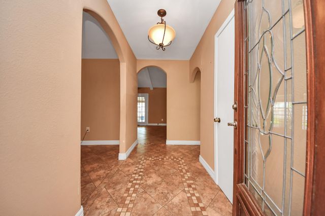 800 Rosewood Drive, Baytown, TX 77520