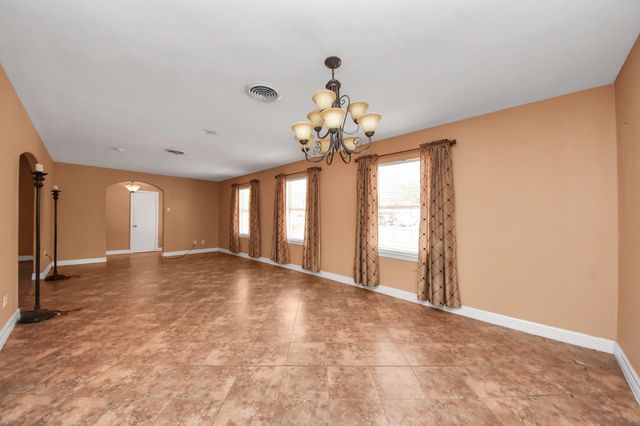 800 Rosewood Drive, Baytown, TX 77520