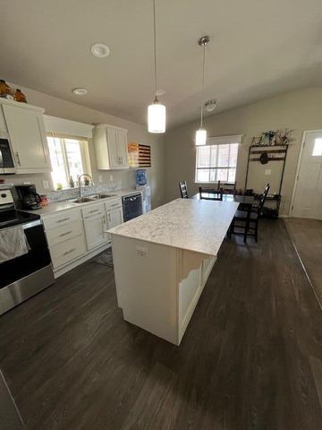3555 S Pacific Highway SPC 11, Medford, OR 97501