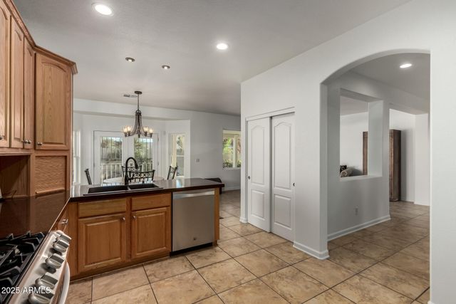 1423 E PEACH TREE Drive, Chandler, AZ 85249