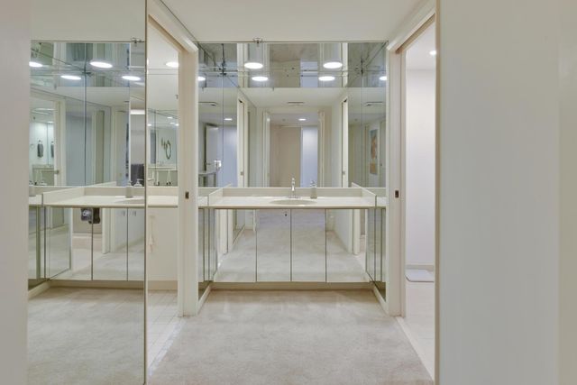 2427 Presidential Way 204, West Palm Beach, FL 33401