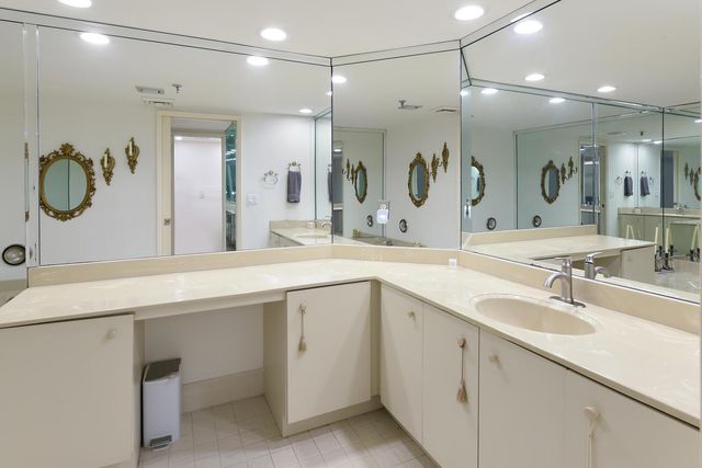 2427 Presidential Way 204, West Palm Beach, FL 33401