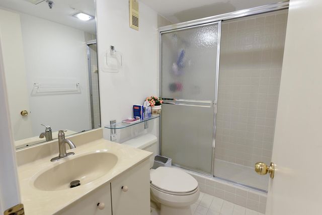 2427 Presidential Way 204, West Palm Beach, FL 33401