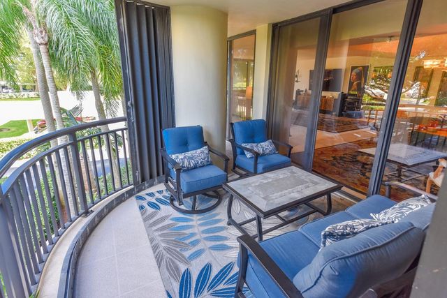 2427 Presidential Way 204, West Palm Beach, FL 33401