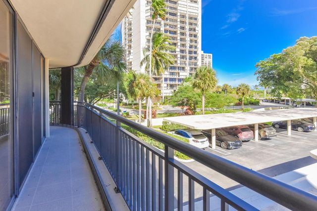2427 Presidential Way 204, West Palm Beach, FL 33401