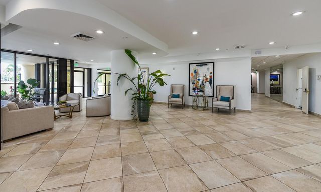 2427 Presidential Way 204, West Palm Beach, FL 33401