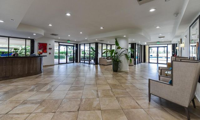 2427 Presidential Way 204, West Palm Beach, FL 33401