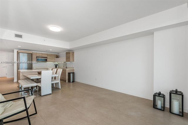 16385 Biscayne Blvd 2118, North Miami Beach, FL 33160