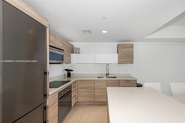 16385 Biscayne Blvd 2118, North Miami Beach, FL 33160