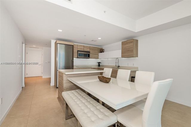 16385 Biscayne Blvd 2118, North Miami Beach, FL 33160