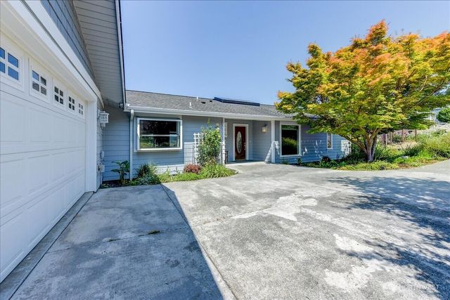 8170 Cultus Drive, Clinton, WA 98236