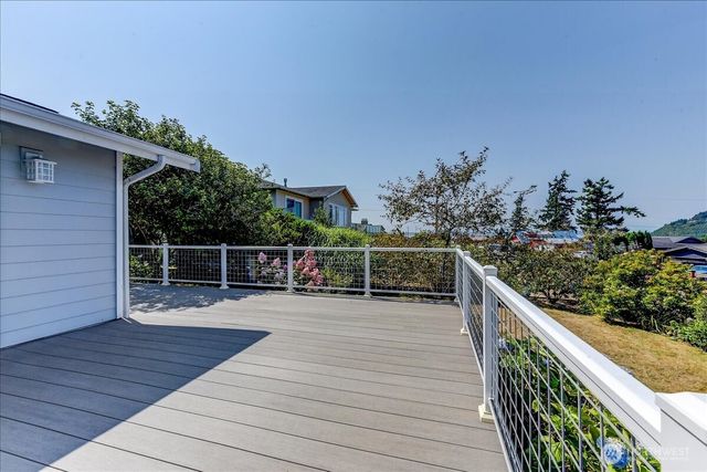 8170 Cultus Drive, Clinton, WA 98236
