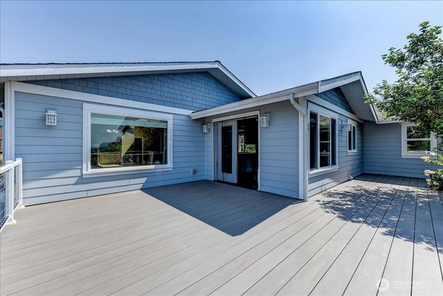 8170 Cultus Drive, Clinton, WA 98236