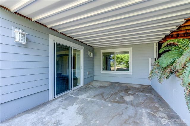 8170 Cultus Drive, Clinton, WA 98236