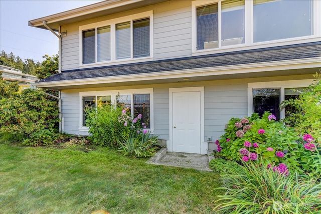 8170 Cultus Drive, Clinton, WA 98236