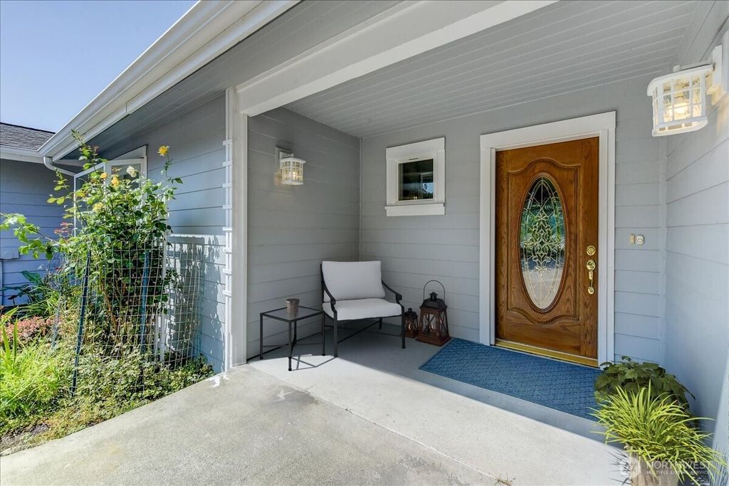8170 Cultus Drive, Clinton, WA 98236
