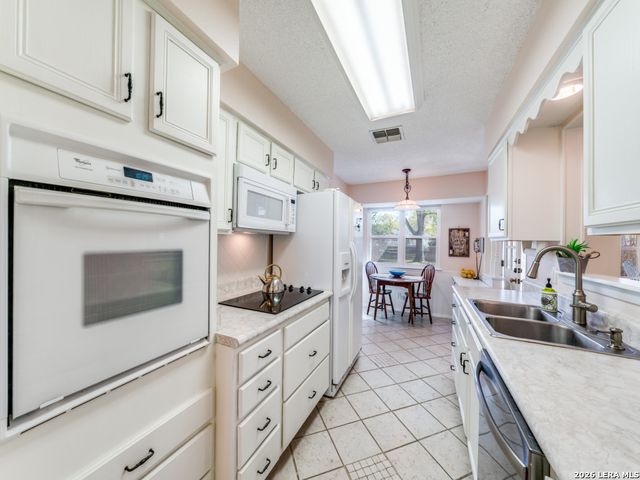 302 Cordoba, Universal City, TX 78148