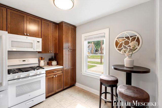 936 Valley Avenue Nw, City Of Grand Rapids, MI 49504