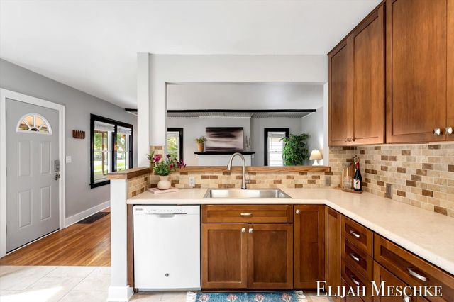 936 Valley Avenue Nw, City Of Grand Rapids, MI 49504
