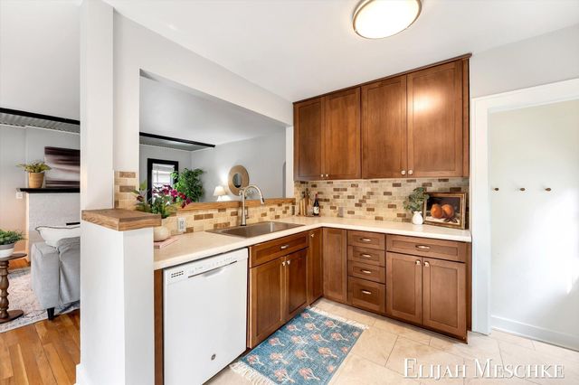 936 Valley Avenue Nw, City Of Grand Rapids, MI 49504