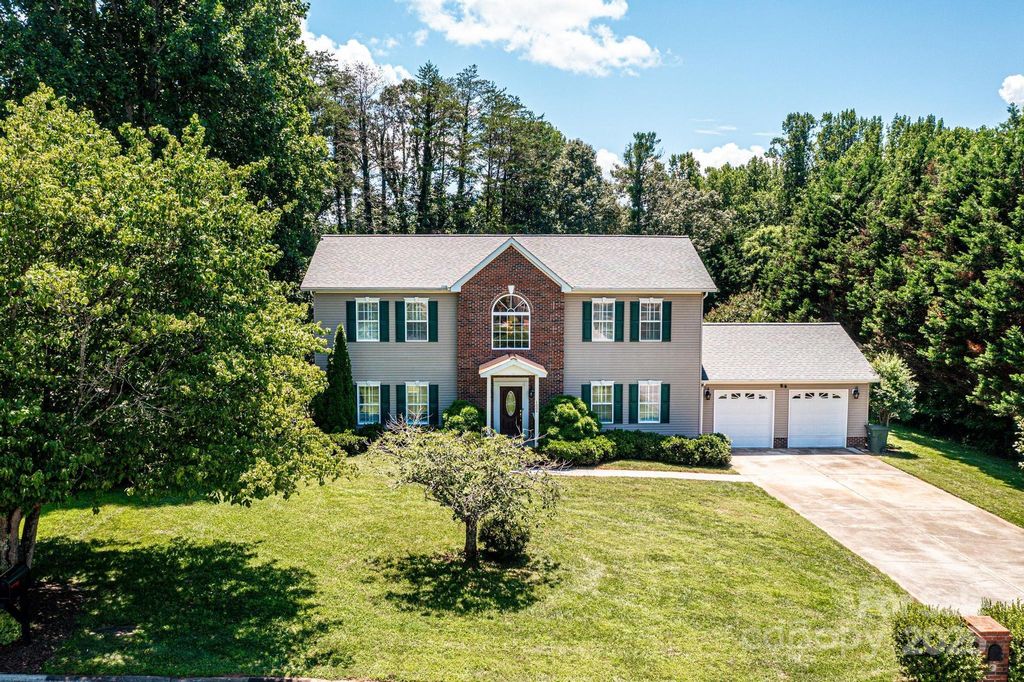 1006 Turnberry Street NE, Lenoir, NC 28645