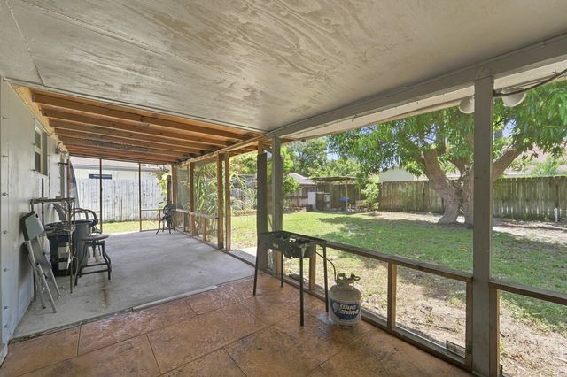 1010 Pinetree Drive, Lantana, FL 33462