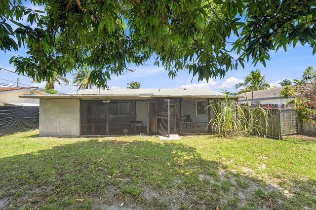 1010 Pinetree Drive, Lantana, FL 33462