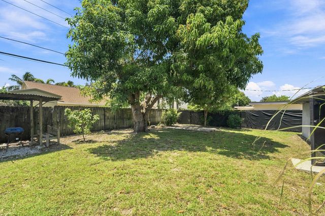 1010 Pinetree Drive, Lantana, FL 33462