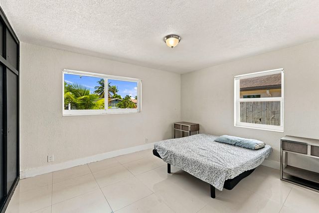 1010 Pinetree Drive, Lantana, FL 33462