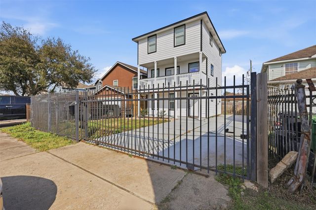 9026 Mcgallion Road, Houston, TX 77022